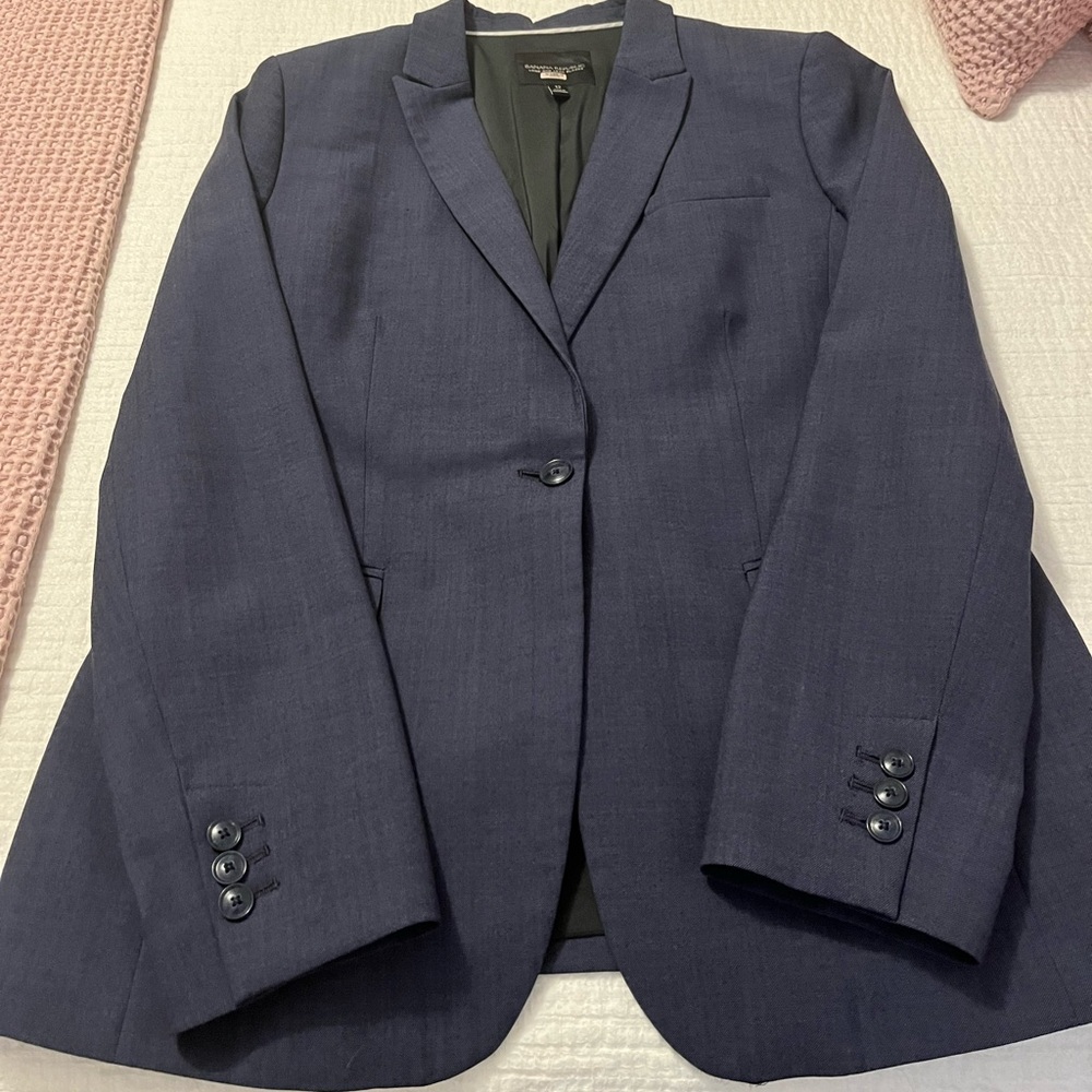 Banana Republic suit size 12-like new